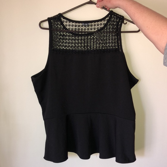 Black tank top - Picture 2 of 3